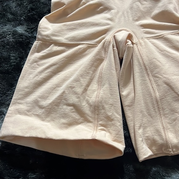 SPANX Women's Higher Power Tummy Control Shorts - Picture 7 of 7